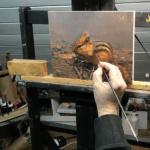 Jean-Baptiste Monge peignant un chipmunk sur son chevalet ©™ all right reserved