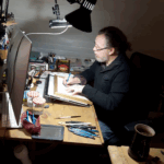 Jean-Baptiste Monge peignant sur sa table à dessin ©™ all right reserved